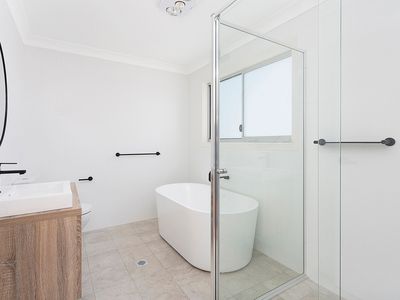 2 / 28 Lord Howe Avenue, Shell Cove
