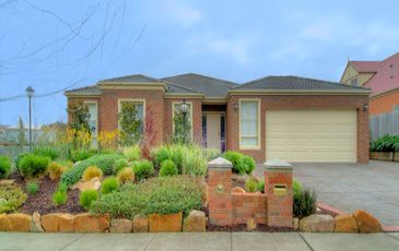 69 Fieldstone Blvd, Beaconsfield