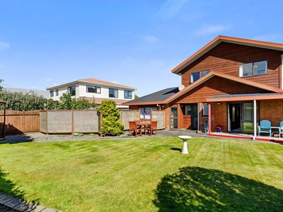 28 De Menech Grove, Avalon