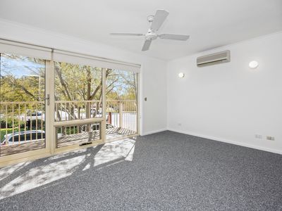3 / 2 John Hindmarsh Frontage, Brompton