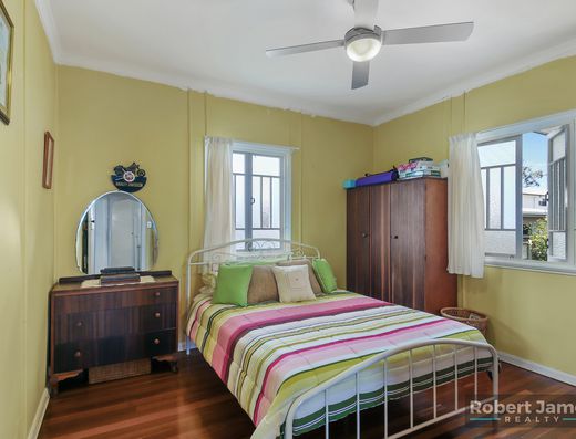 QUEENSLANDER LOVED & CHERISHED IN OLD TEWANTIN image 18 QUEENSLANDER LOVED & CHERISHED IN OLD TEWANTIN image 18