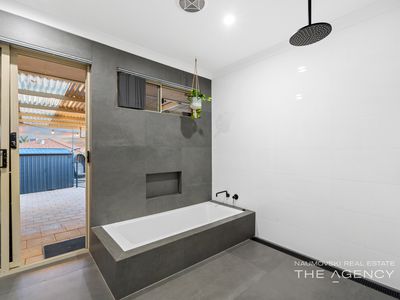 10 Gaby Way, Marangaroo