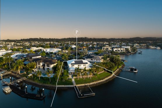 24 Ferrymans Court, Helensvale