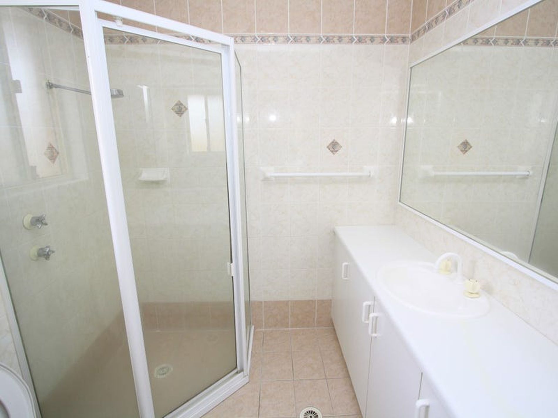 16 Jenolan Crescent, Wattle Grove