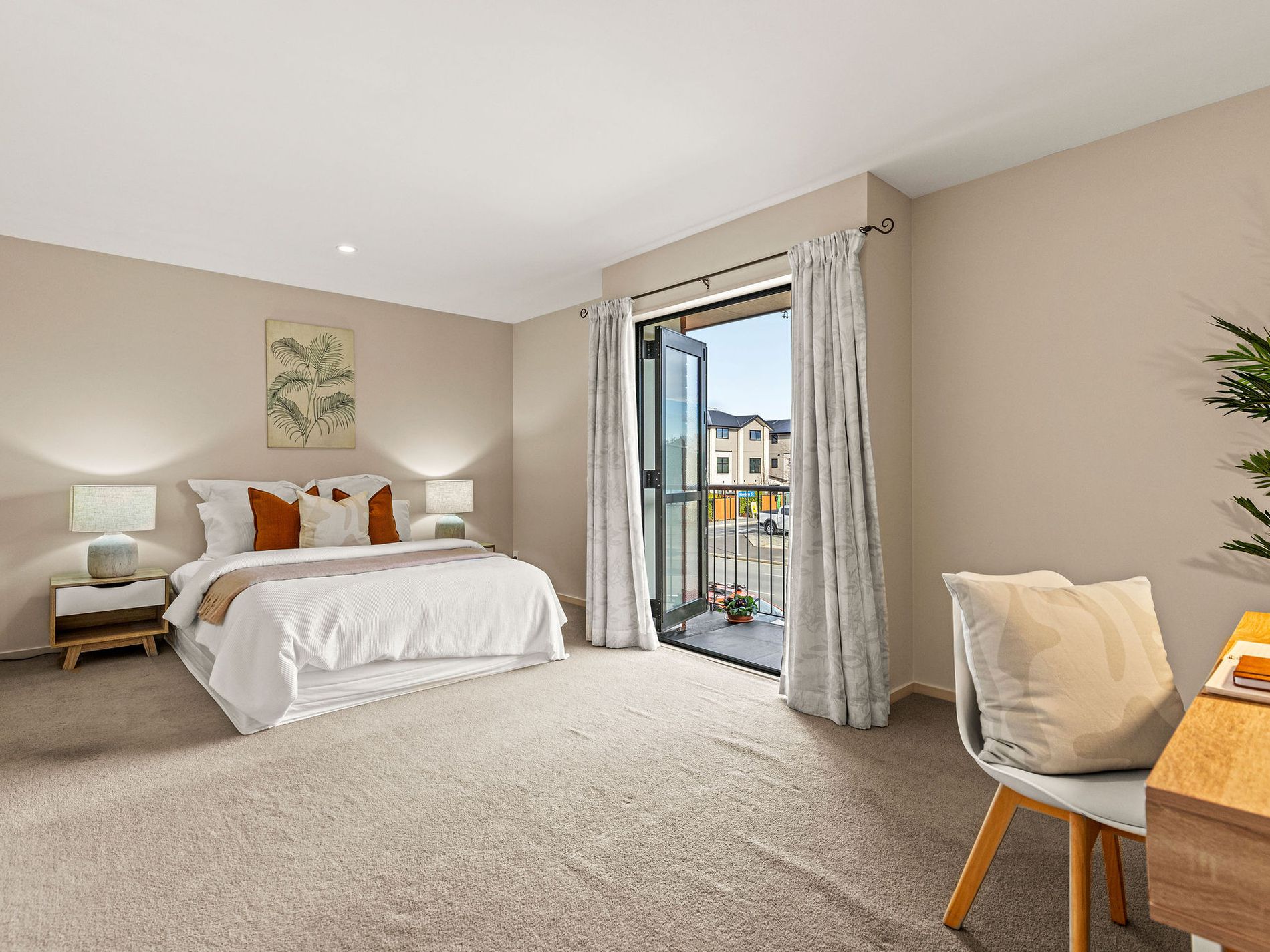 2 / 384 Madras Street, City Centre