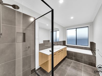 6 Nocturne Avenue, Clyde