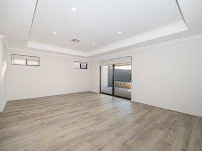 12 Munglinup Road, Hilbert