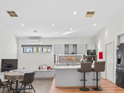 12 Peck Terrace, Williams Landing