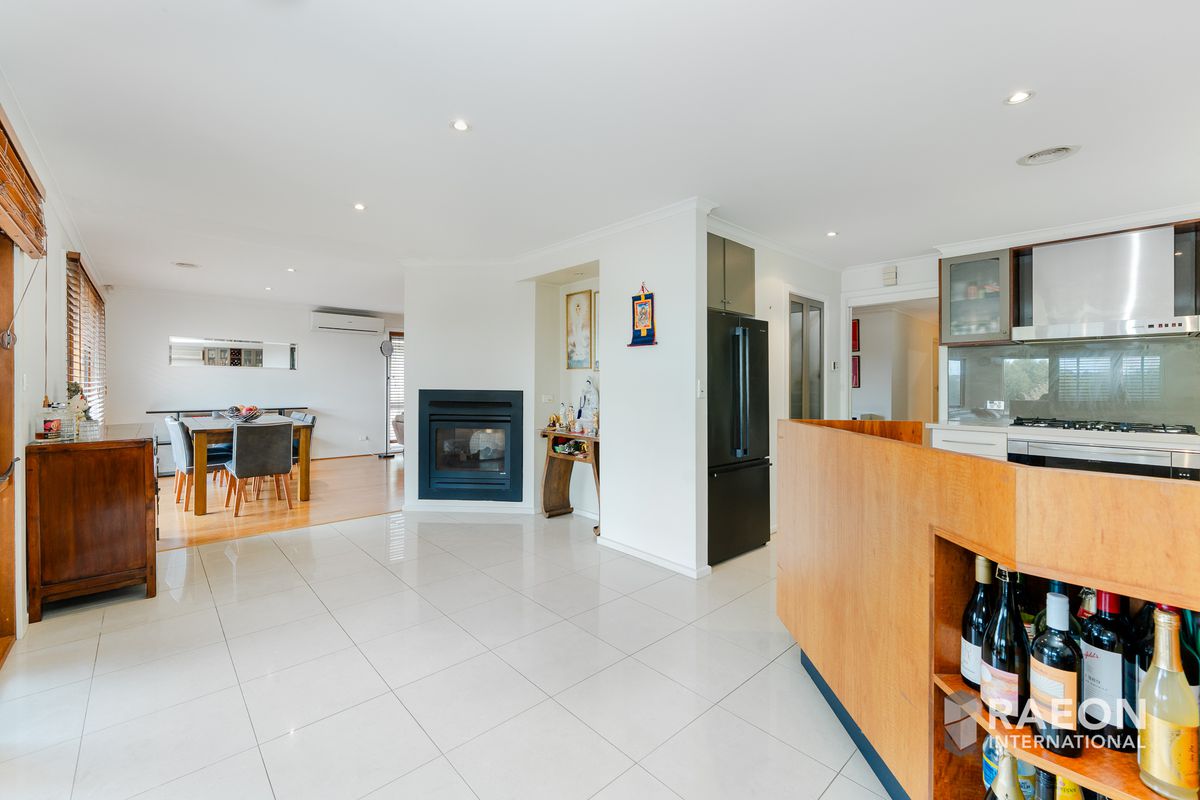 77 Mountain View Road, Balwyn North