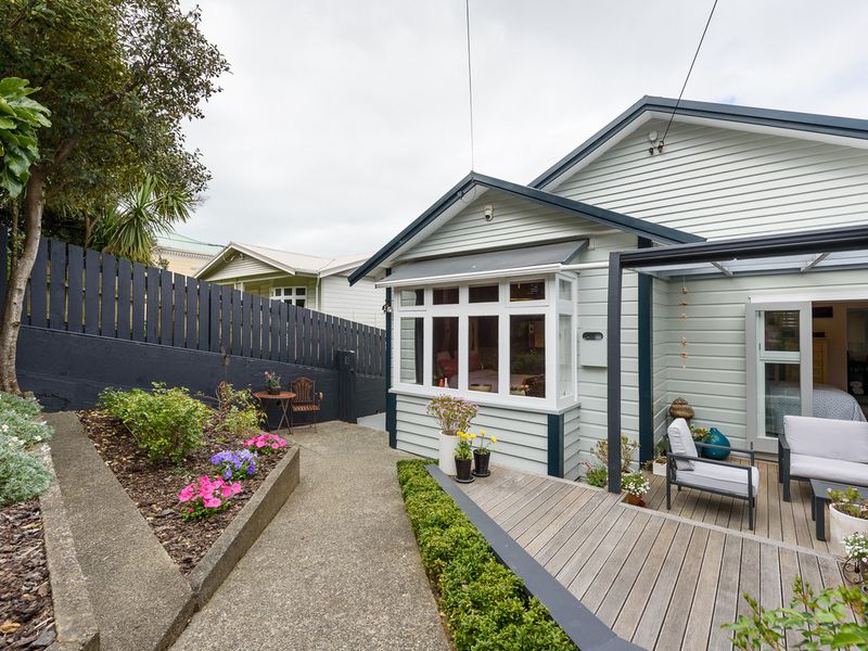 69 Queens Drive, Lyall Bay