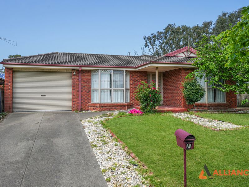 27 Plowman Court, Epping