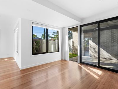 38 Stapley Crescent, Altona North