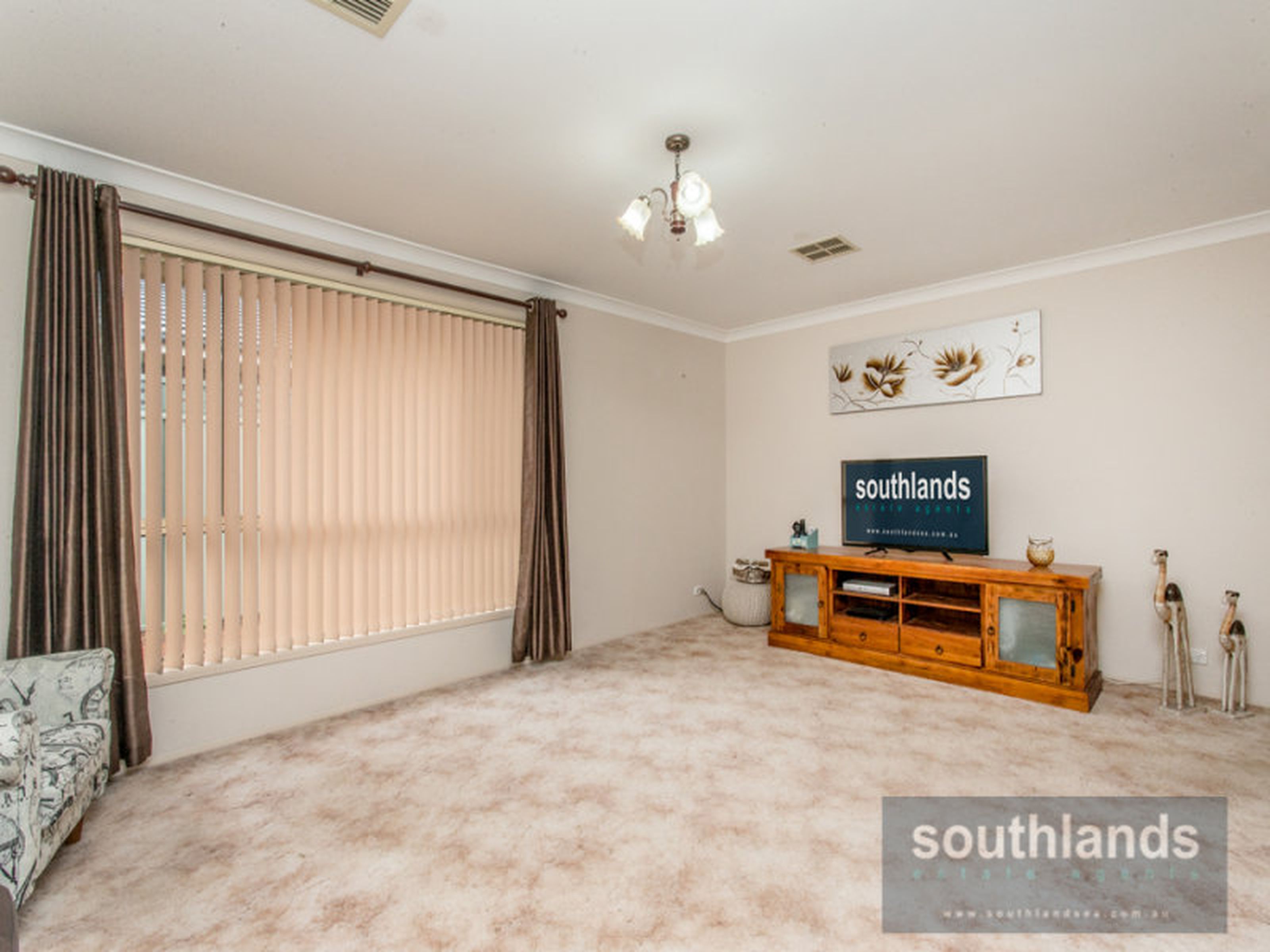 8 Sorenson Cres, GLENMORE PARK