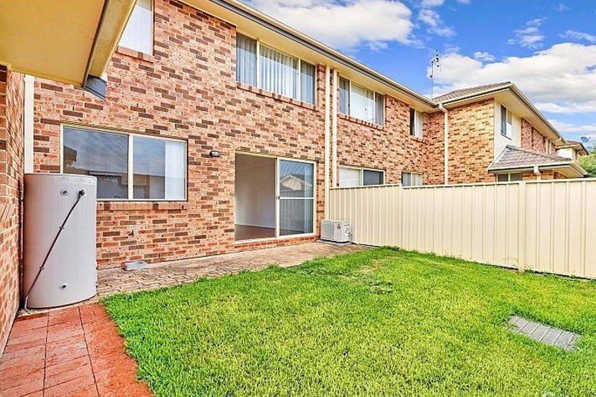 2 / 8 Russell Street, East Gosford