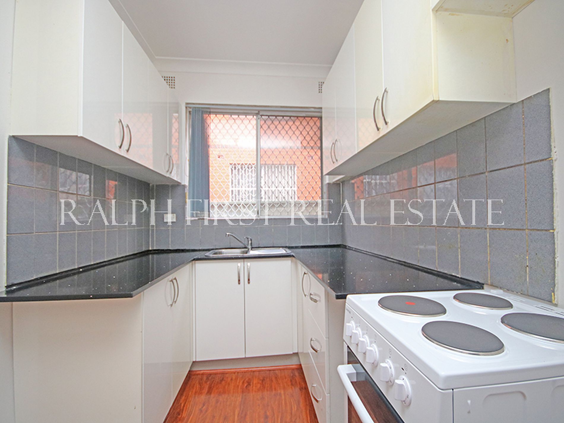 1 / 86 The Boulevarde, Lakemba