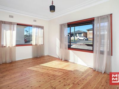 74 Weringa Avenue, Lake Heights
