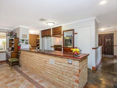 41 Redheart Drive, Thornlie