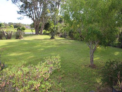 211 The Lakes Way, Forster