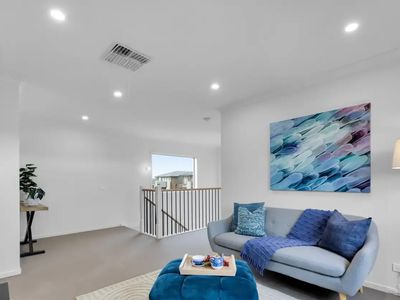 9 Hutchence Drive, Point Cook