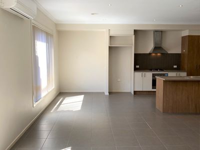 18 Middlesborough Dr, Craigieburn