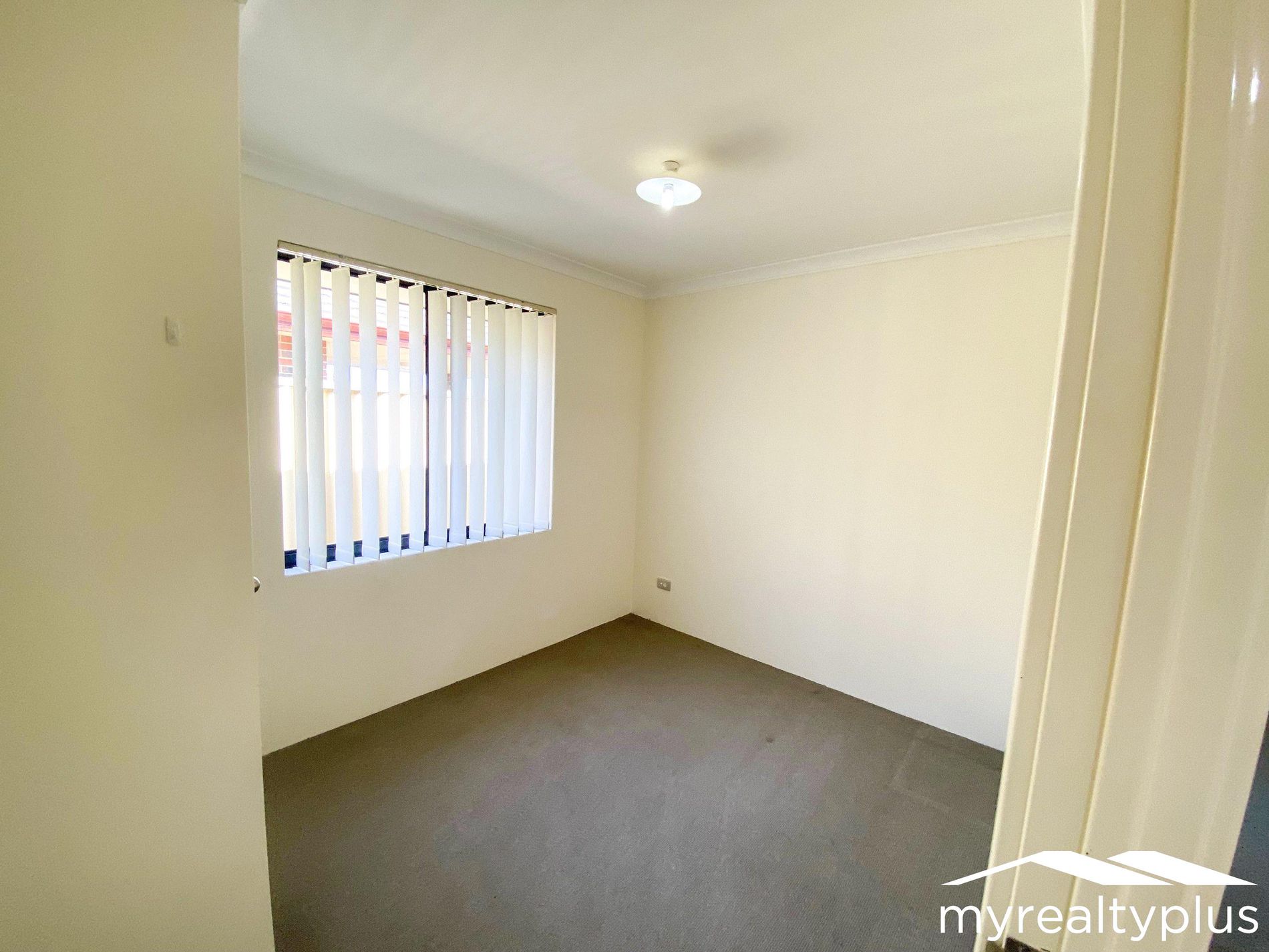 39 Hinchinbrook Avenue, Ridgewood