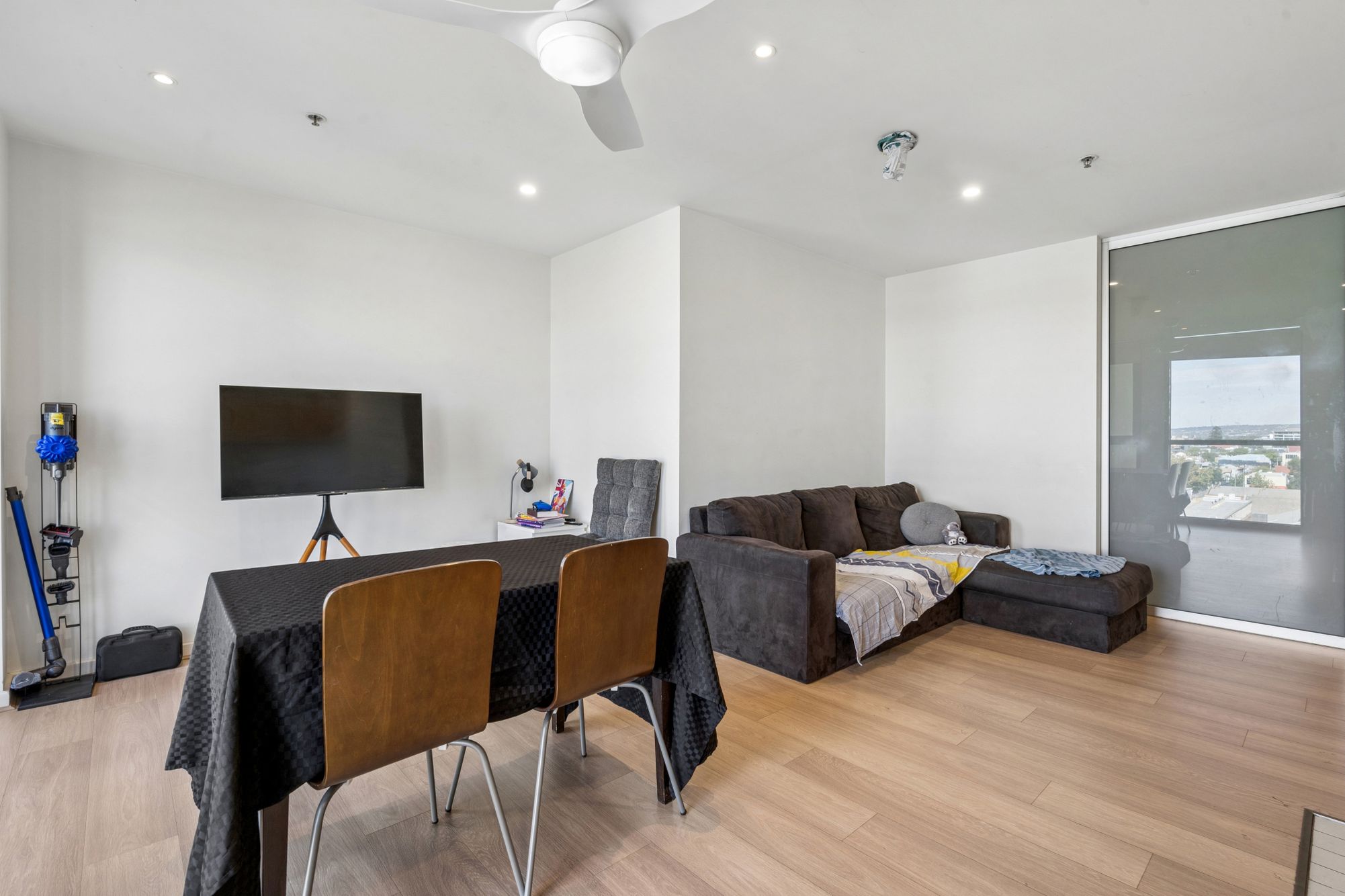 613 / 10 Balfours Way, Adelaide