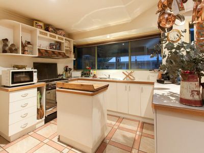 8 Fenton Ave, Rosebud