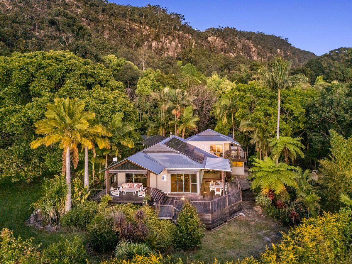189 Coopers Lane West, Main Arm
