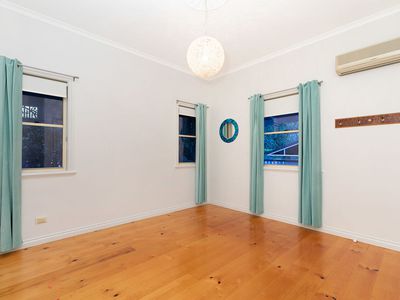 96 Raff Avenue, Holland Park