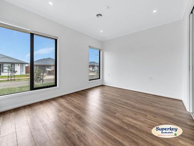 4 Groton Street, Manor Lakes