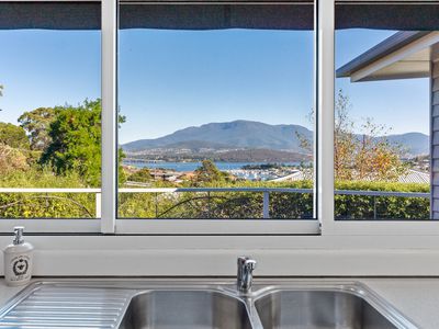 58 Begonia Street, Lindisfarne