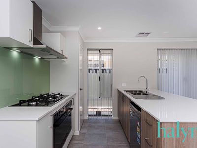 9 Thredbo Drive, Aveley