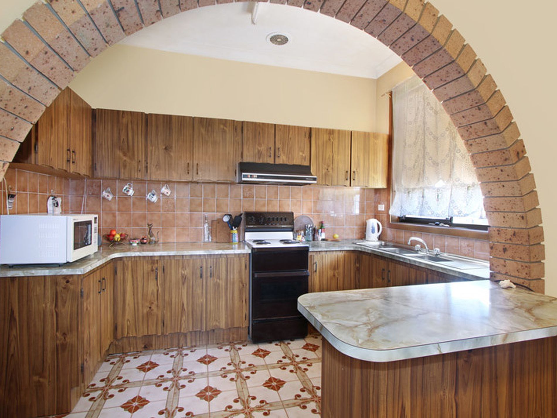 2 / 10 Sixth Avenue, Port Kembla