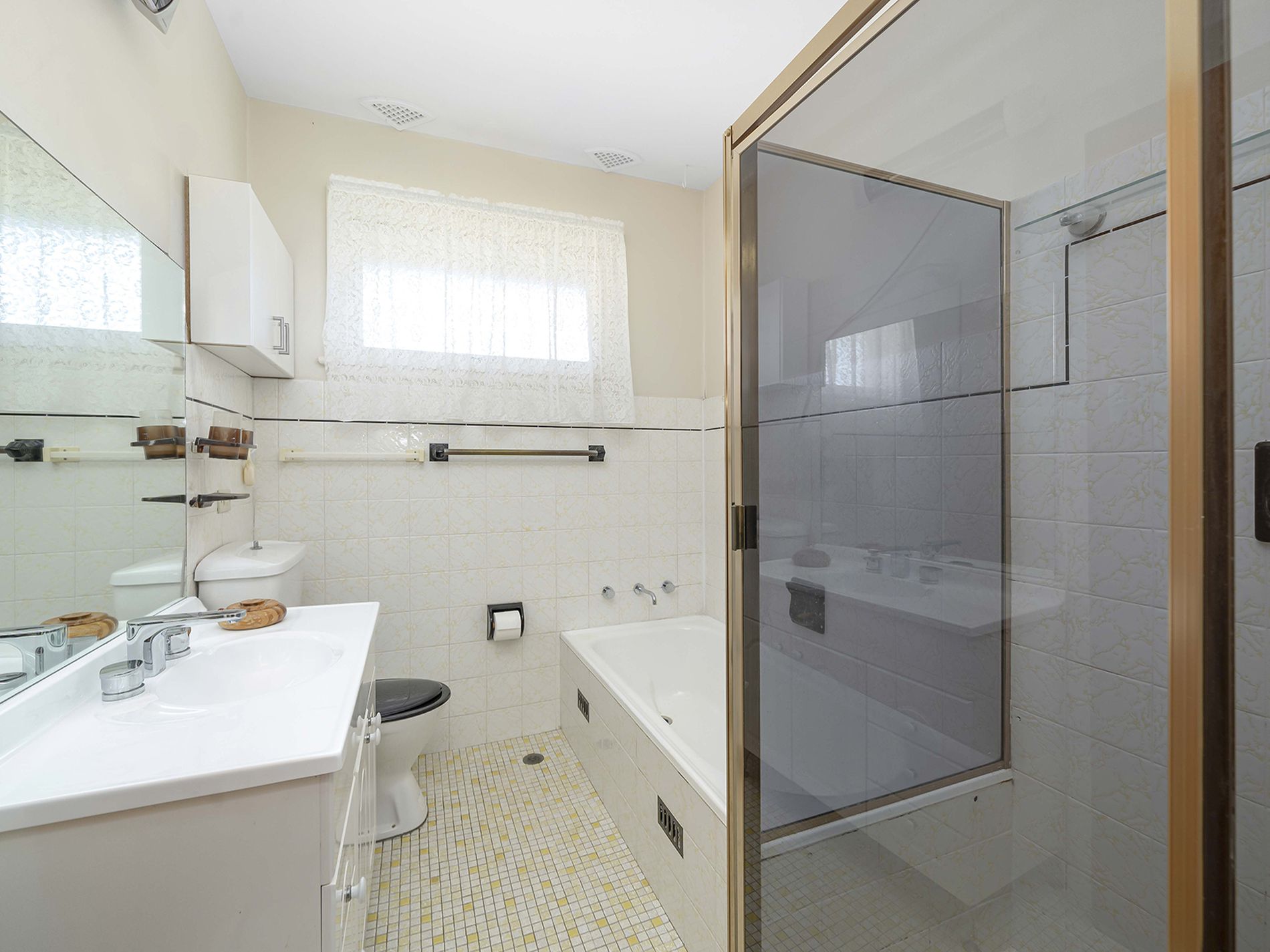 6 Bradley Crescent, Wiley Park