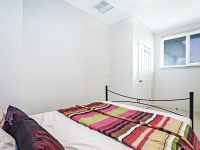 2 / 5 Risdon Drive, Notting Hill