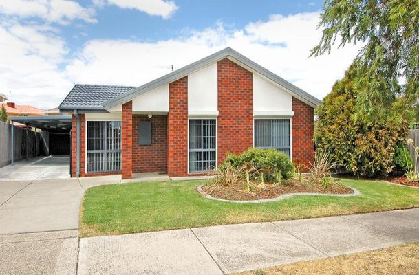 16 Manuka Place, Meadow Heights