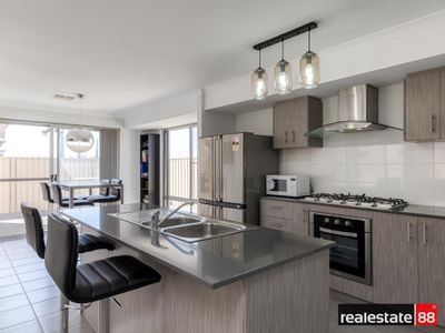 18 Packer Rise, Hammond Park