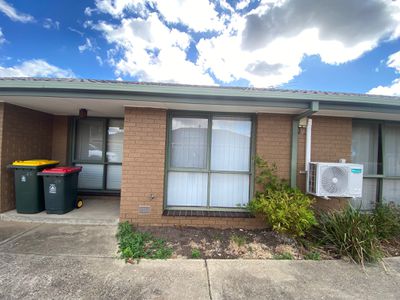 2 / 11 Beasley Avenue, Werribee