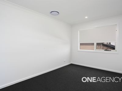 2 / 28 Fisher St, Oak Flats