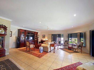 19 Montgomery Close, Atherton