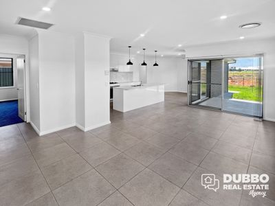 36 Sea Crescent, Dubbo
