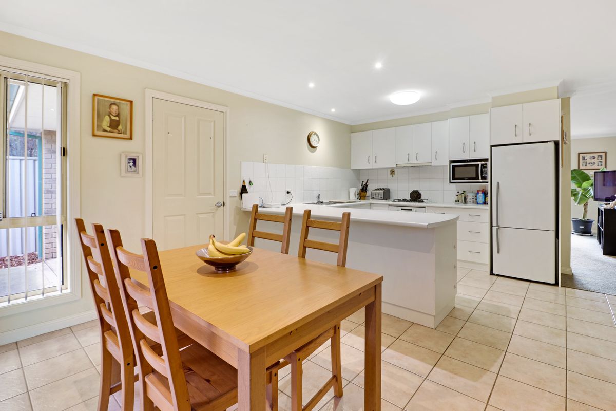 2 / 4 Cambridge Drive, Mansfield