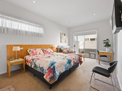 5 / 5 Adelaide Street, George Town