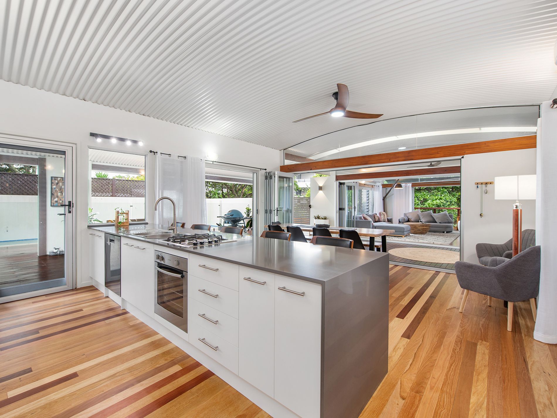 702 Casuarina Way, Casuarina