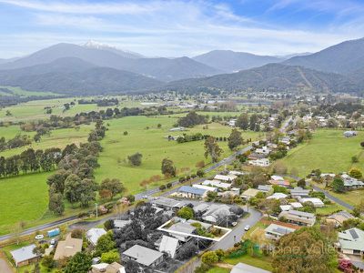 5 Coolumbooka Avenue, Tawonga South