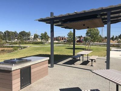 3 Luminous Boulevard, Bennett Springs