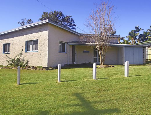 Older home in quiet Tewantin street image 1