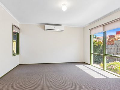 2 / 95 Songlark Crescent, Werribee