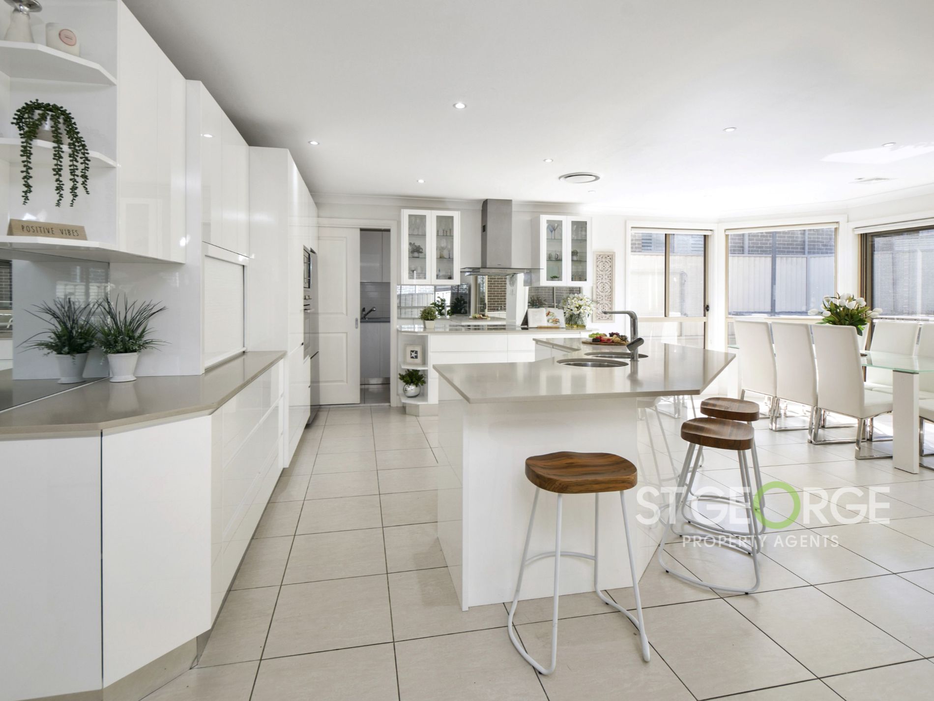 14 Rocklea Crescent, Sylvania