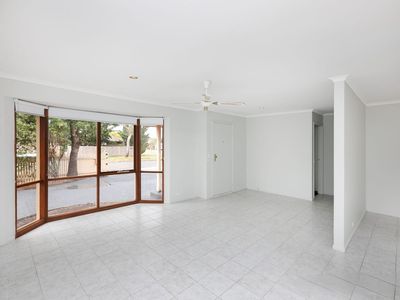 33 Kathleen Crescent, Hoppers Crossing